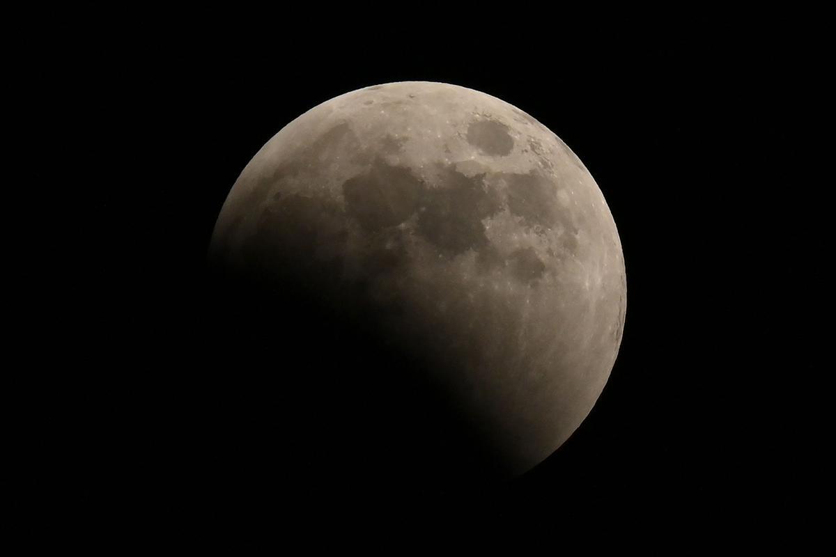 La luna llena de noviembre 2022 llega con eclipse lunar