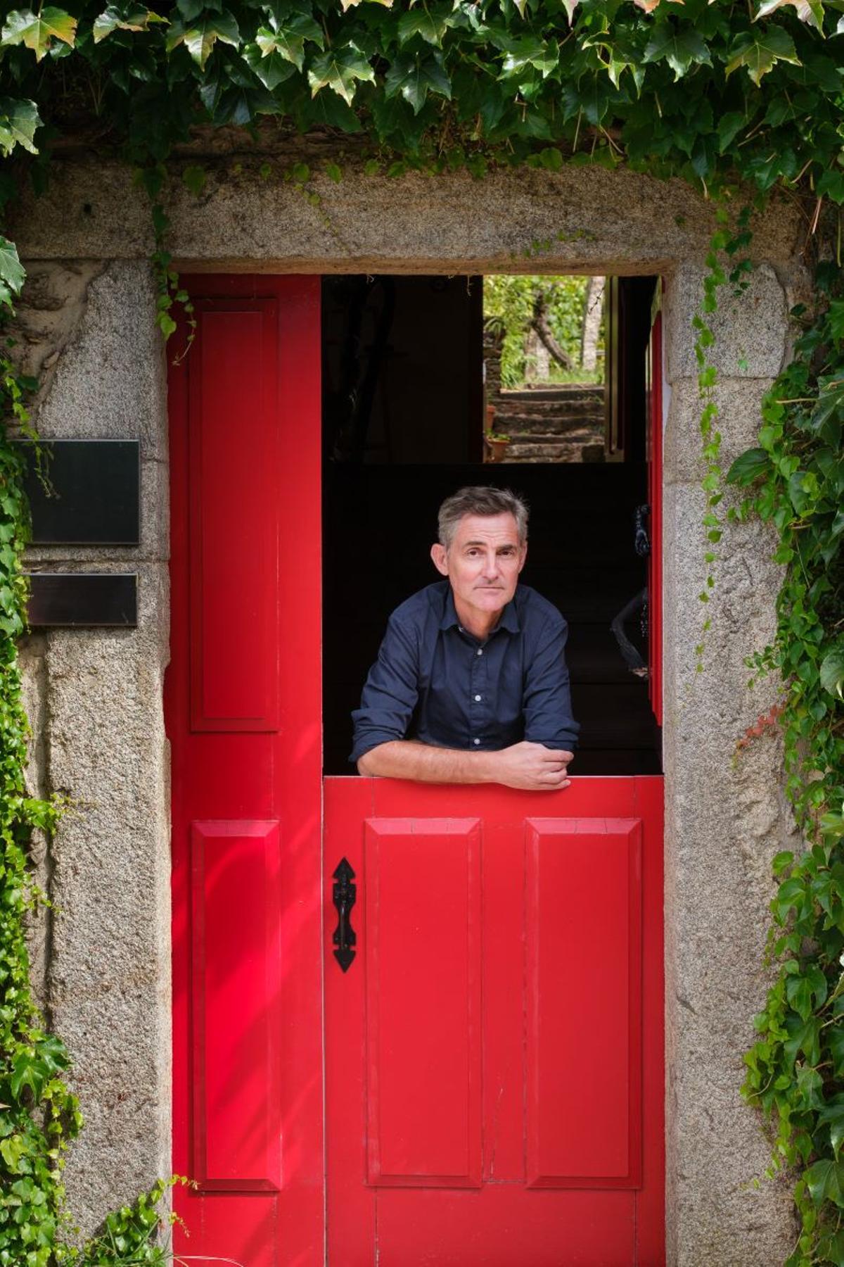 El enólogo Chema Ureta, en Bodegas Santiago Ruiz.