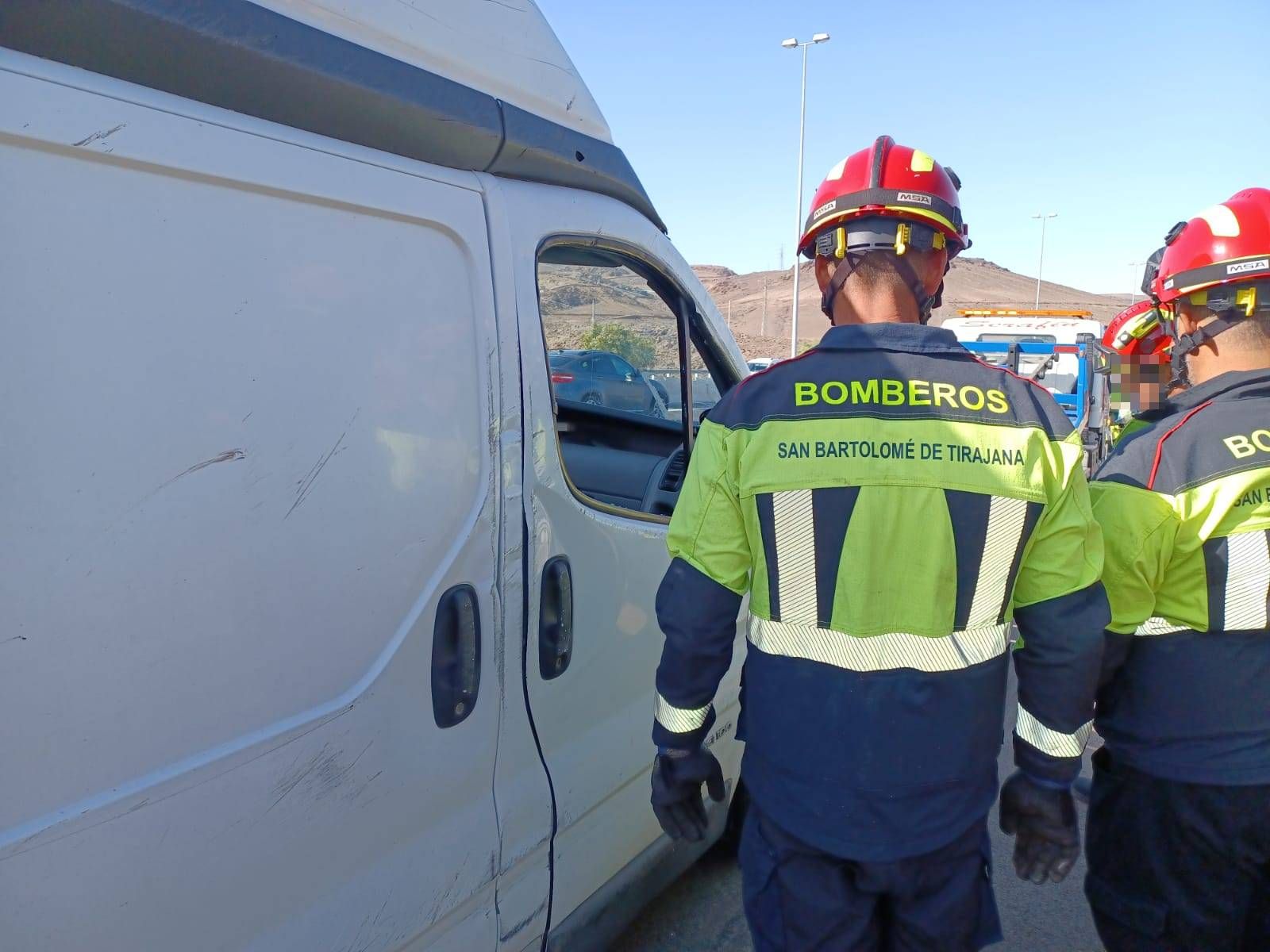 Un furgón vuelca en Bahía Feliz