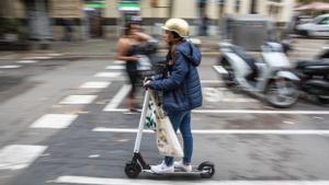 El perill dels patinets elèctrics: dos incendis cada mes a Catalunya