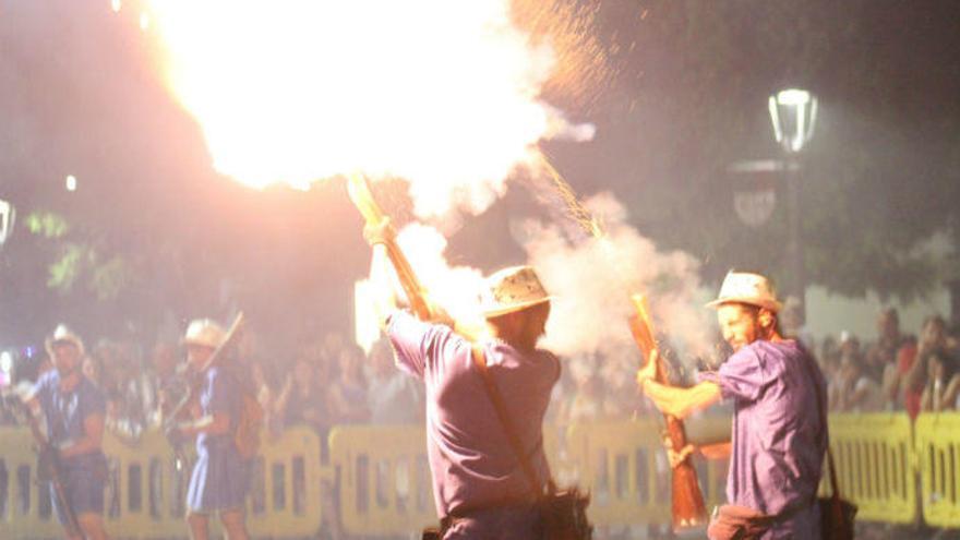 La batalla de la pólvora luce en el malecón del Soto