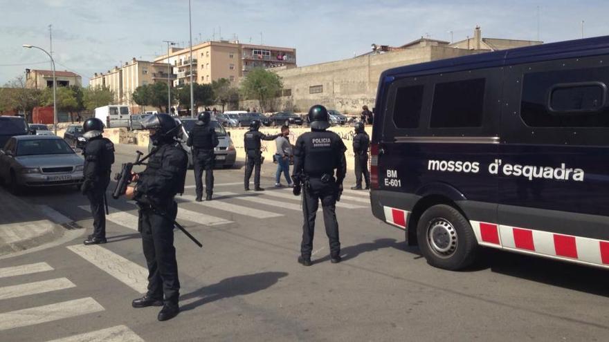 Nous aldarulls al barri de Sant Joan de Figueres amb almenys dos detinguts i dos mossos ferits