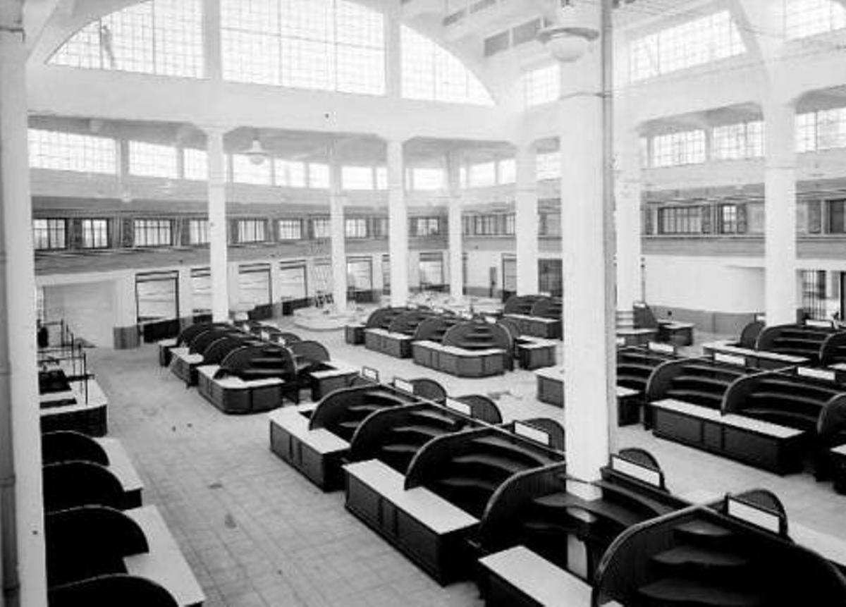 Imagen de cómo era el antiguo mercado de la Puerta de la Carne, con los puestos del pescado