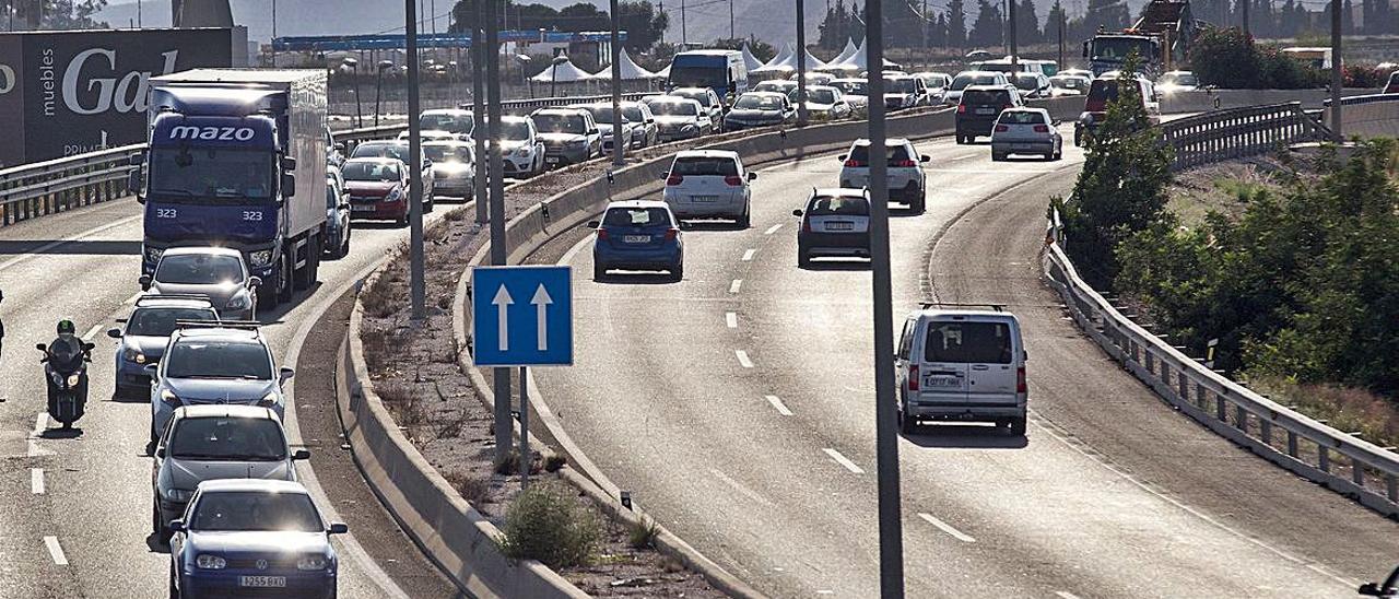 La A-70 en las proximidades del acceso a San Vicente del Raspeig. | RAFA ARJONES