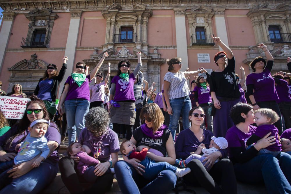 Actividades con motivo del 8M en la plaza de la Virgen