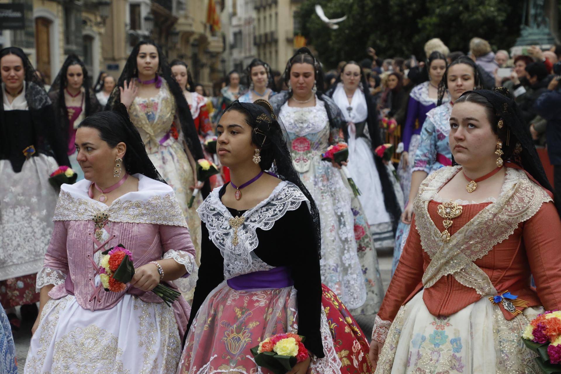 Búscate en el primer día de Ofrenda por la calle Quart (entre las 115.30 y las 17.00 horas)