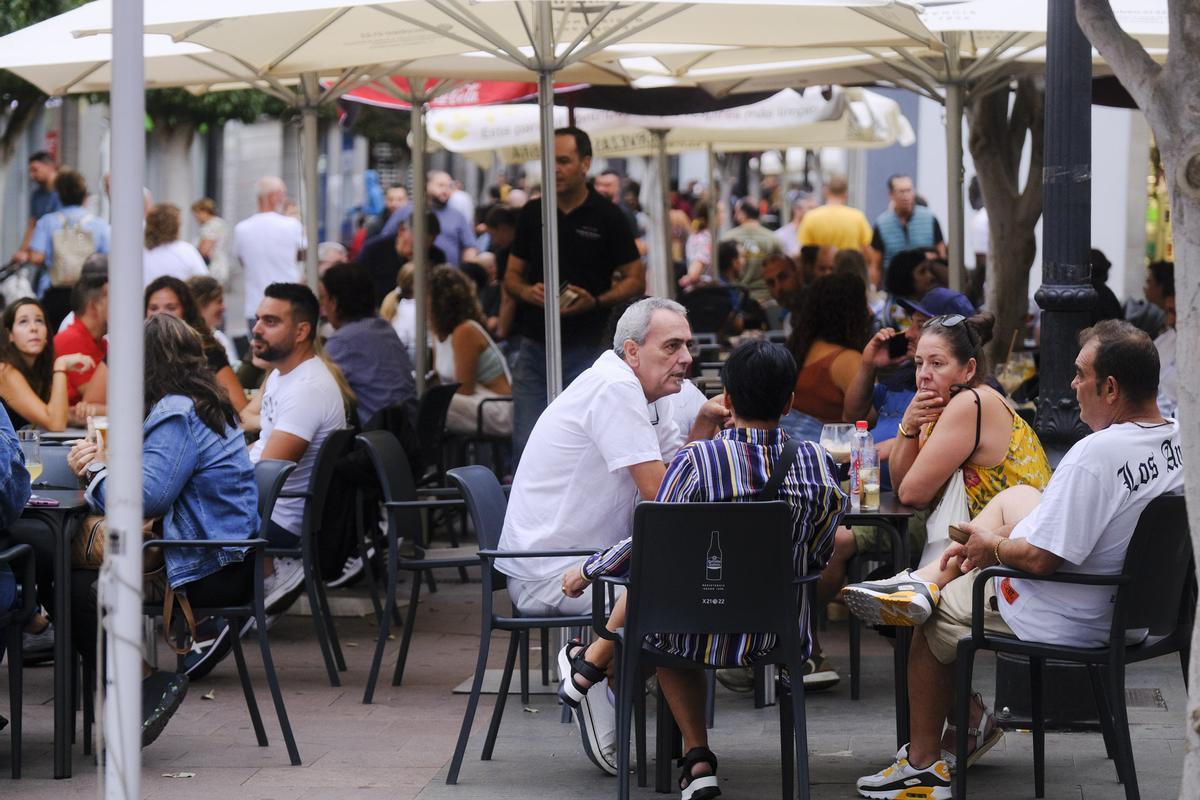 Las terrazas de los locales de restauración se llenaron durante toda la jornada de la iniciativa Telde cambia la hora