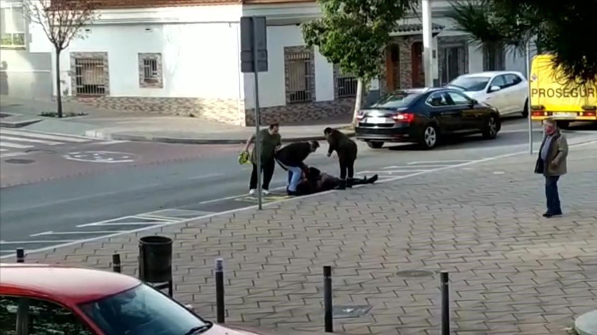 Cuatro heridos, dos críticos, en un tiroteo en el Turó de la Peira de Barcelona.