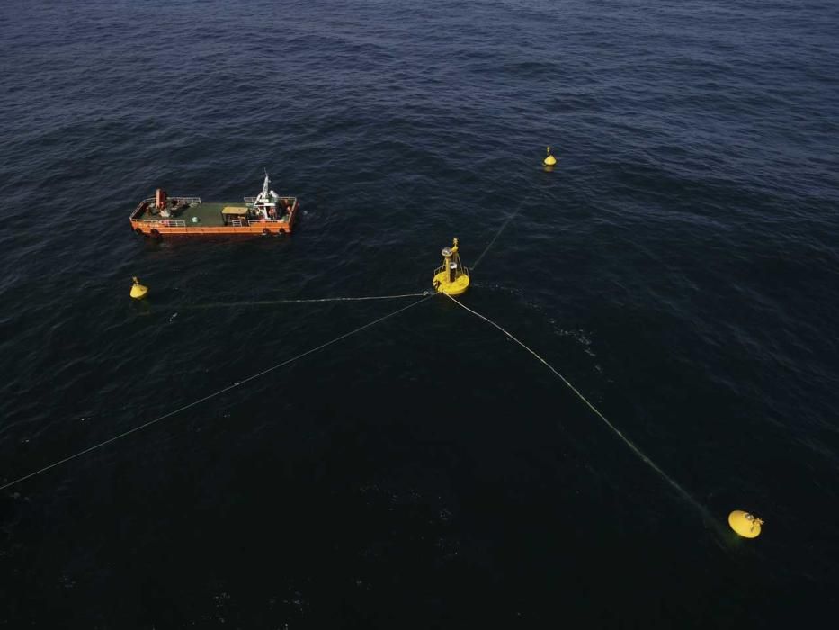 La boya viguesa "Gelula", ya a prueba en Punta Langosteira