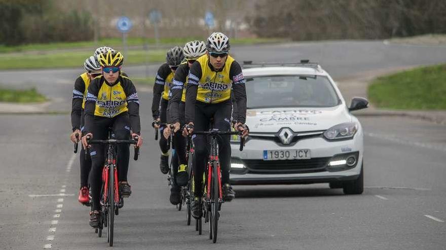 Ciclistas del Club Cambre Caeiro, el año pasado.