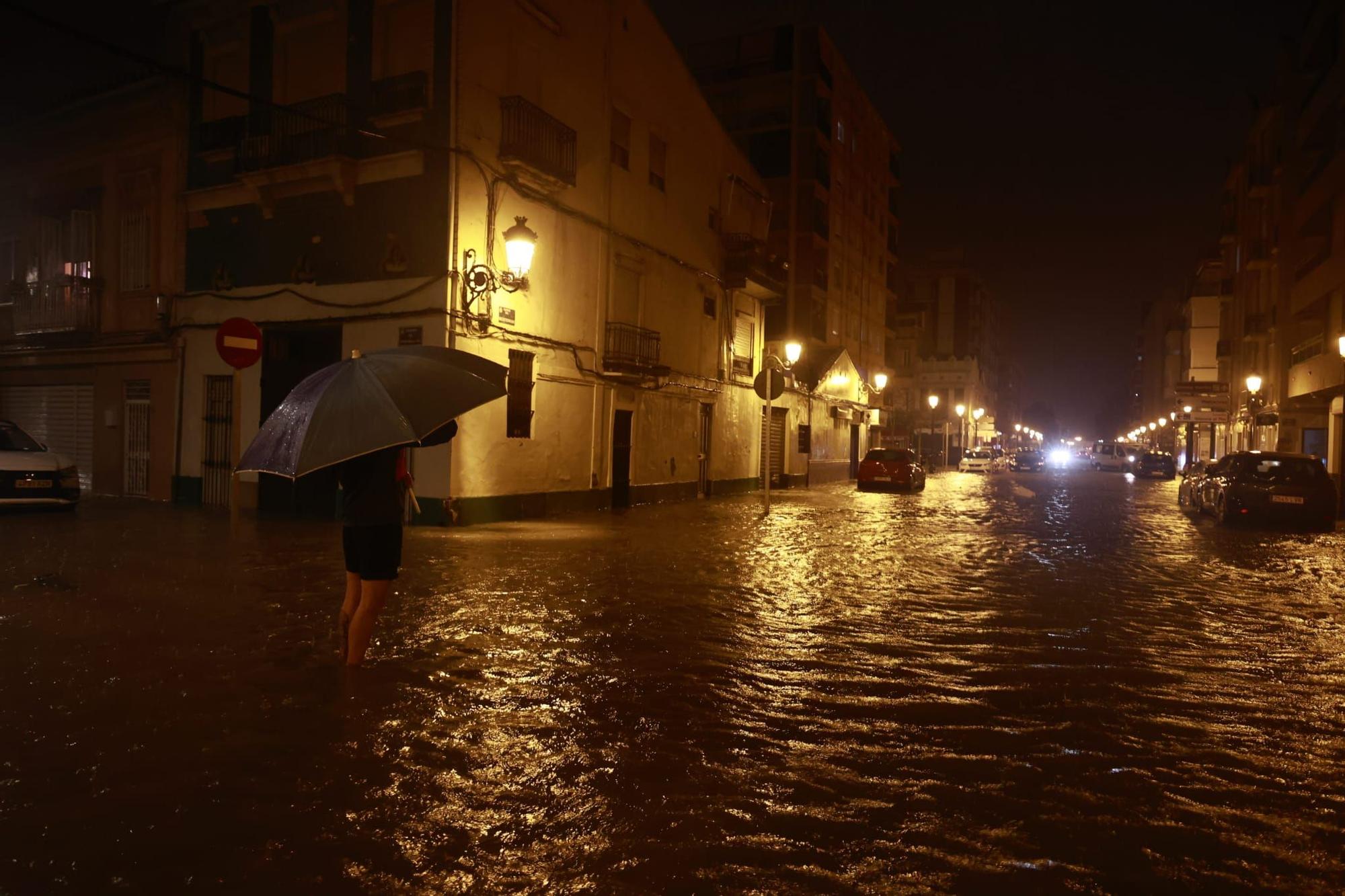 Las lluvias torrenciales descargan con fuerza sobre Valencia