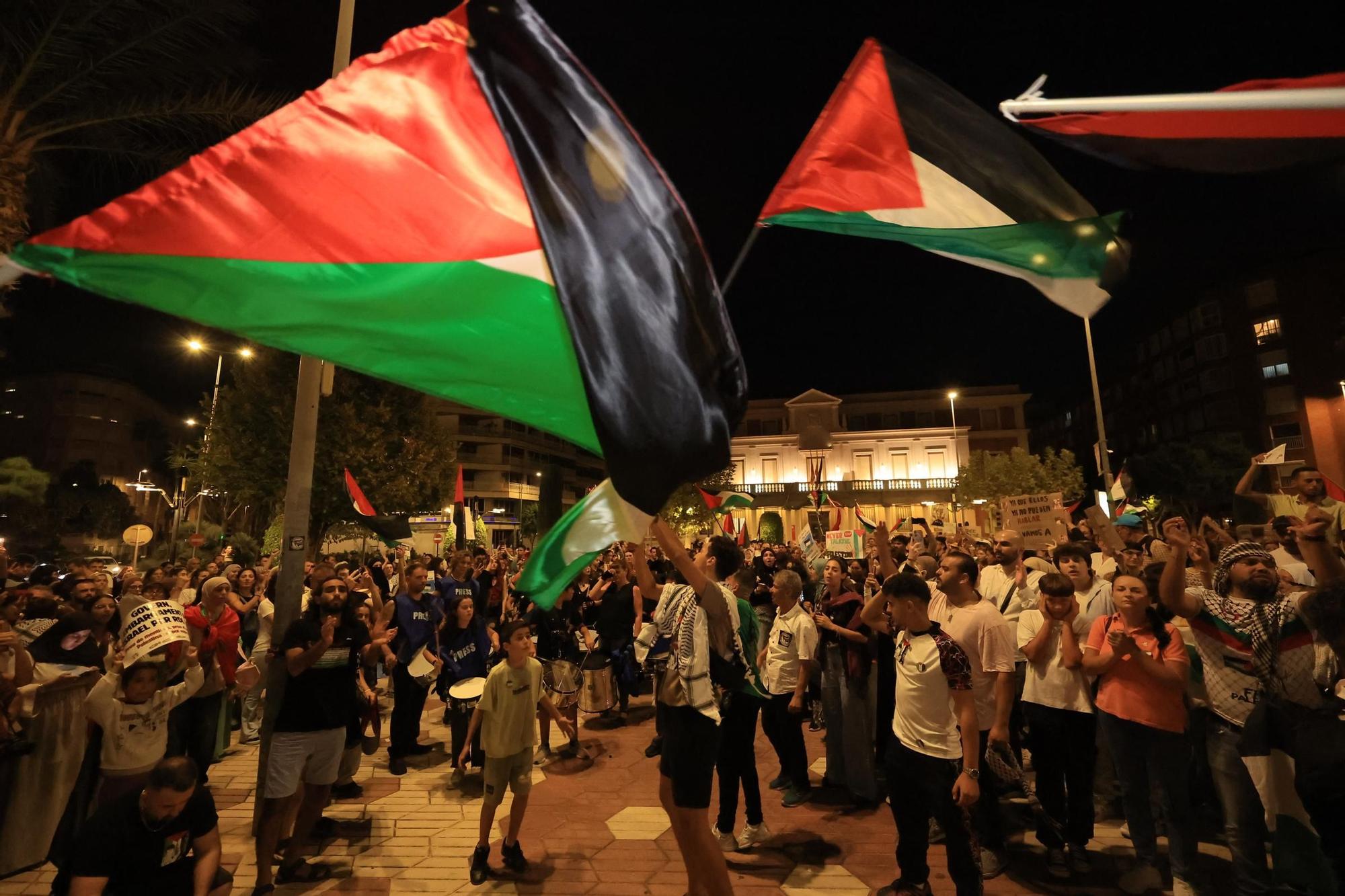 Galería de imágenes: Castellón sale a la calle en defensa de Palestina