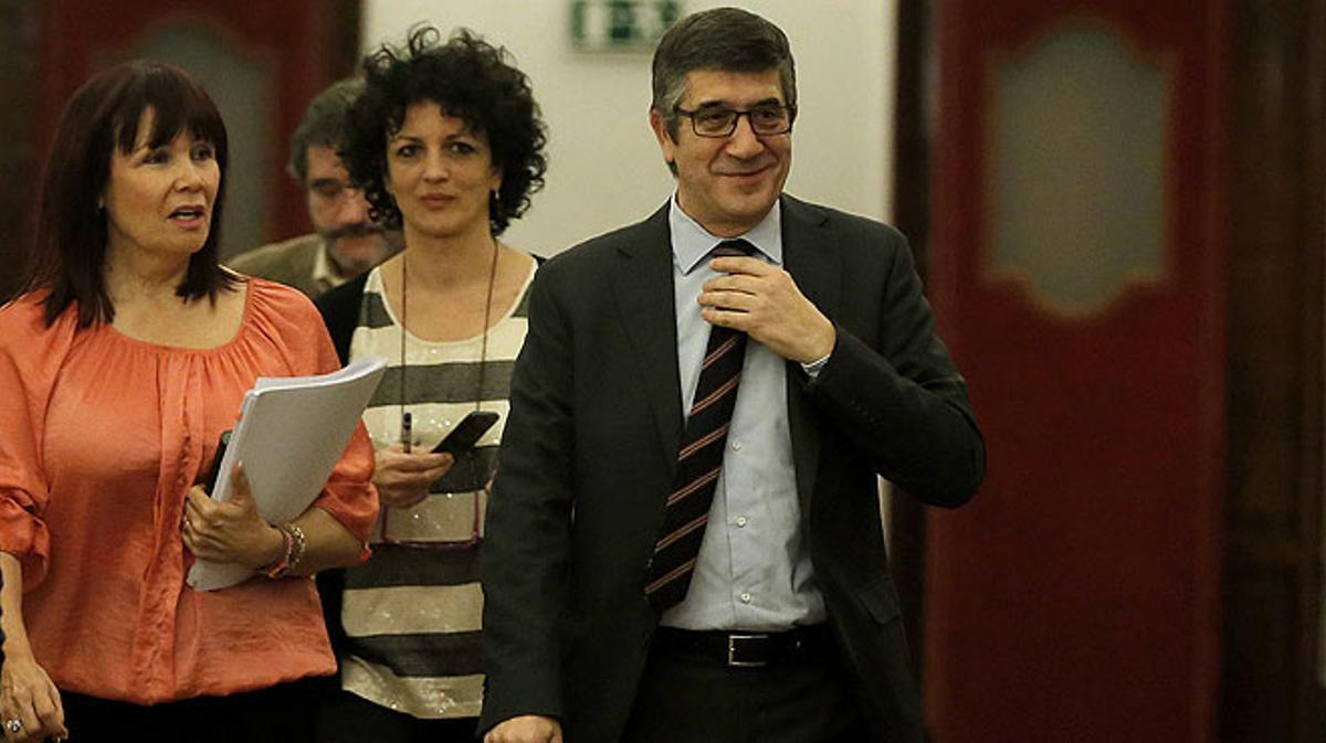 El president del Congrés, Patxi López, anuncia que el ple d’investidura s’avança un dia. 
