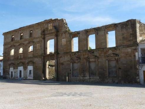 Imágenes de los monumentos extremeños en riesgo