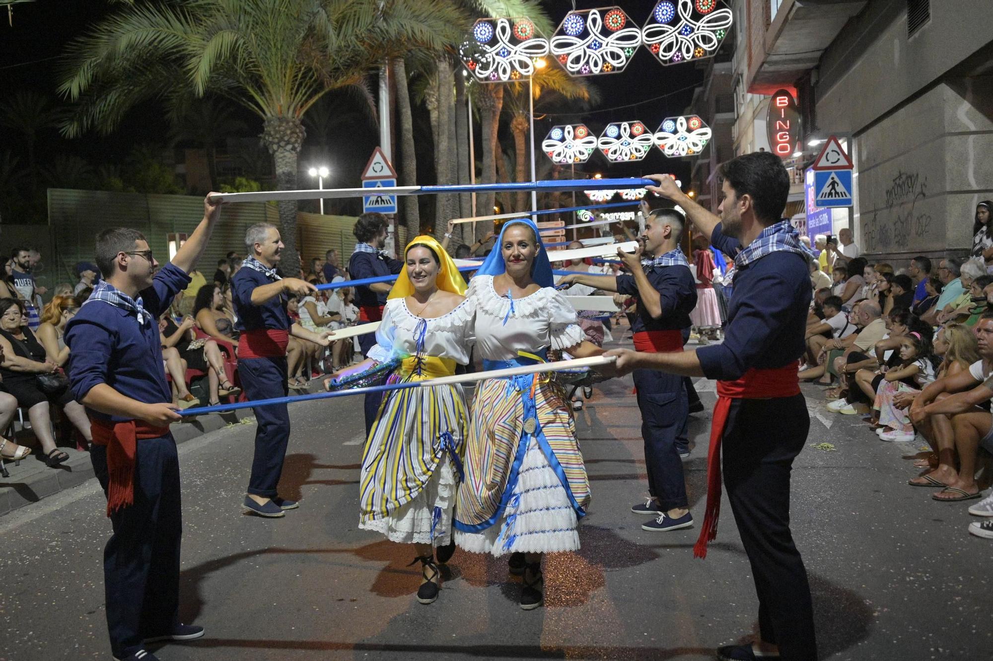 Derroche de musica y color en Santa Pola