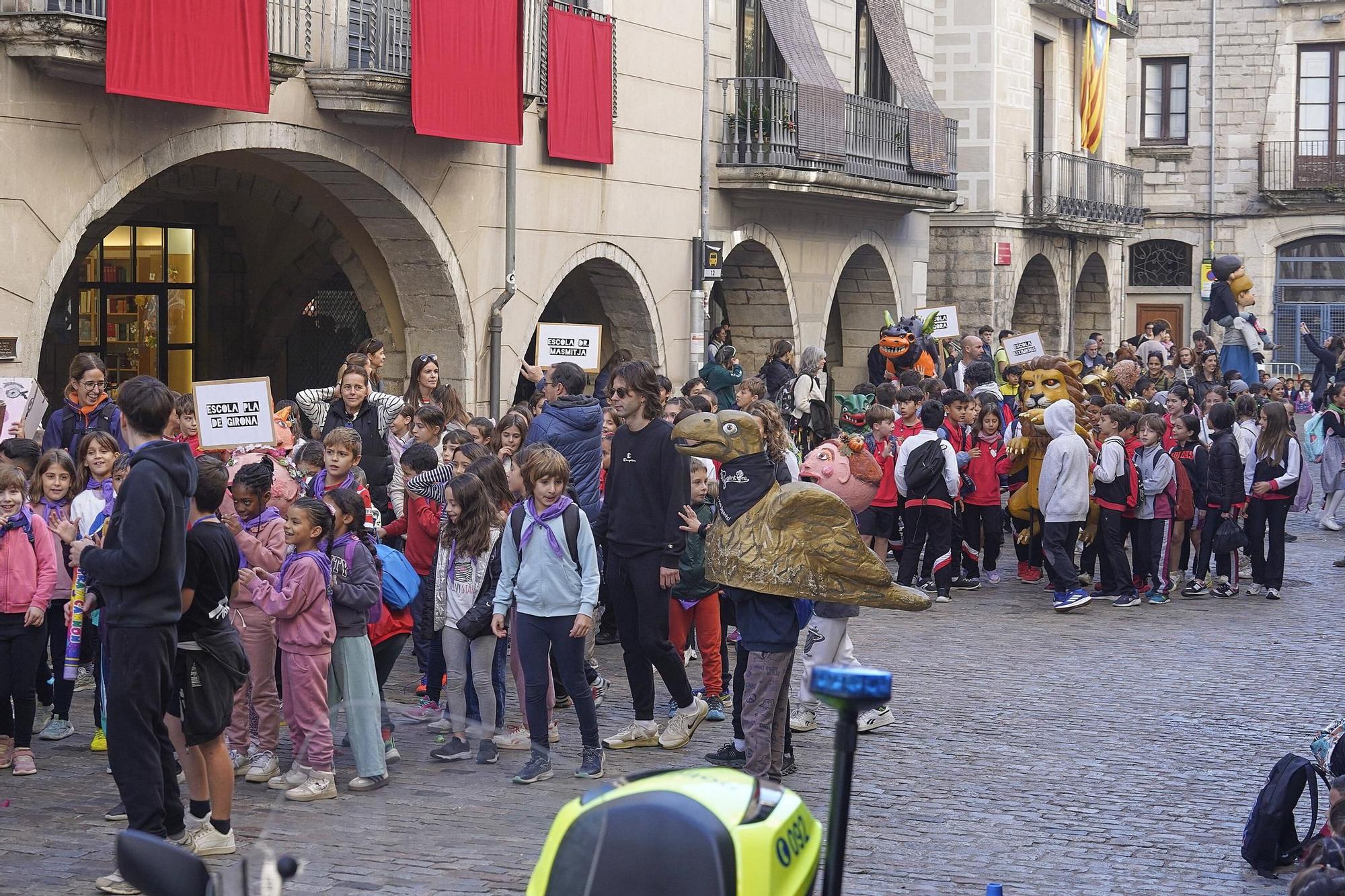 Les fotos de la cercavila d'escoles amb la Girona Marxing Band i els Gegantons de Girona