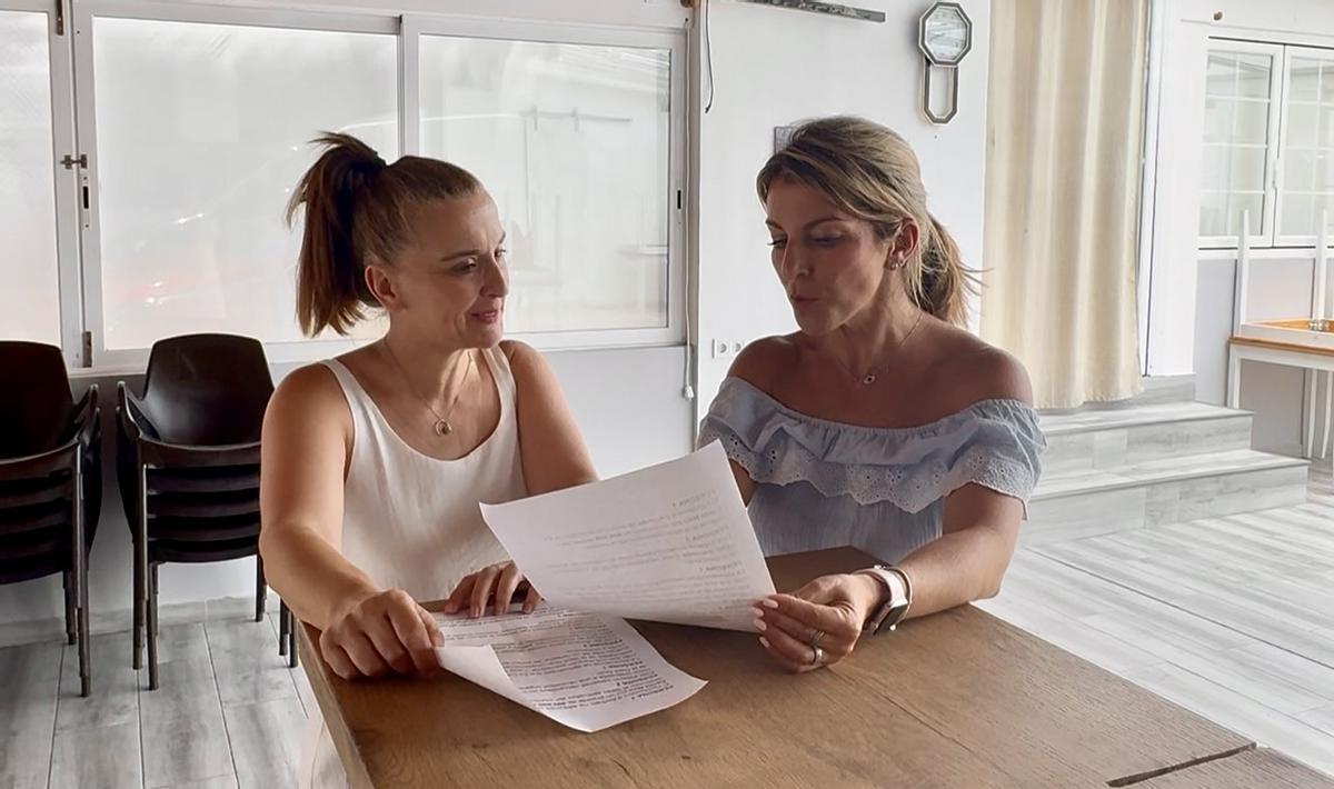 La alcaldesa Gonzalvo (derecha) y la regidora Mady Juan, en el local adquirido.
