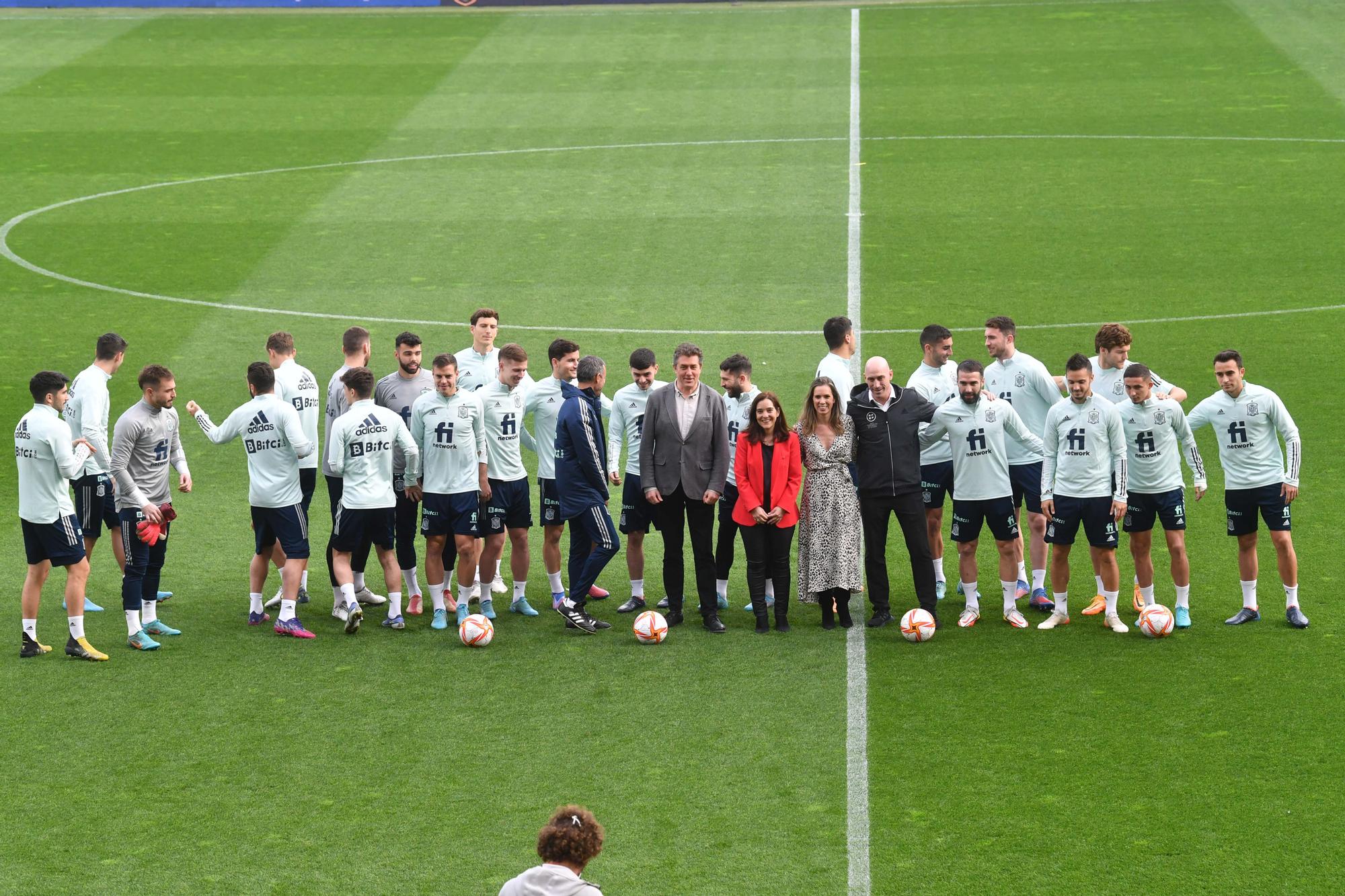 La selección española de fútbol entrena en Riazor para el partido contra Islandia