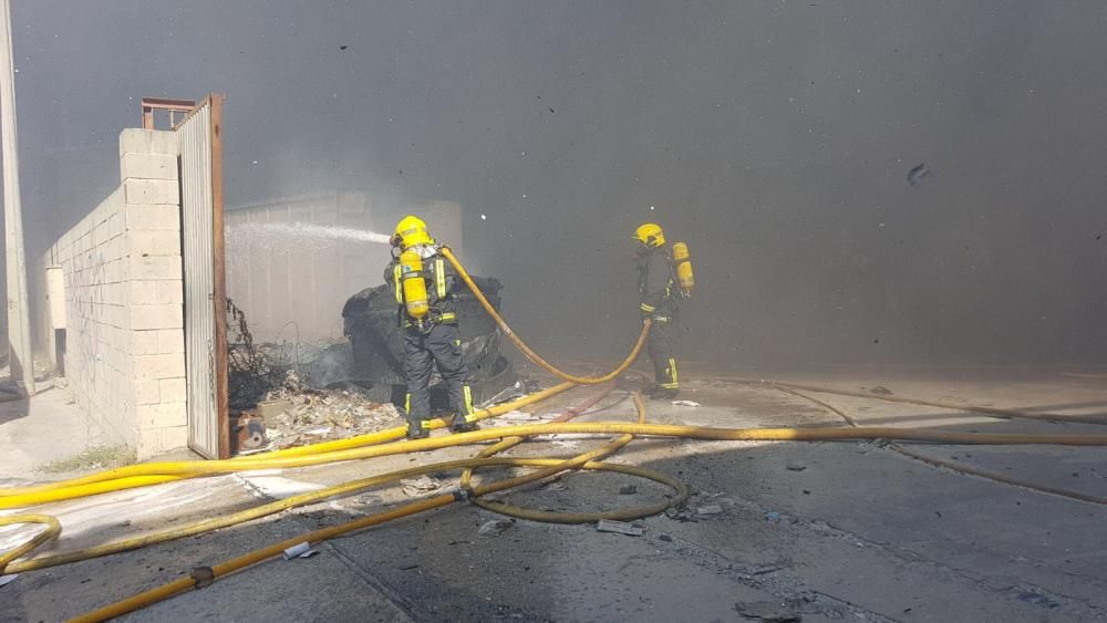 Incendio en el polígono Villa Rosa de Málaga