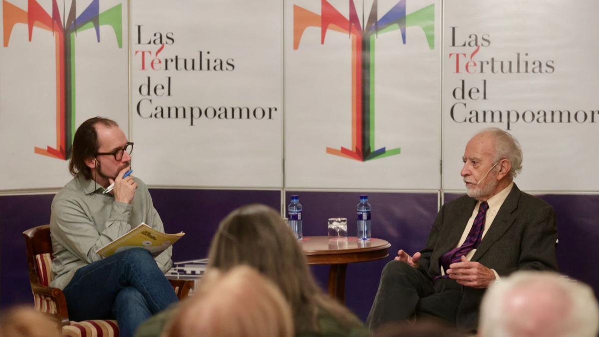 José María Merino, a la derecha, y Chus Neira, durante la conversación. | Irma Collín