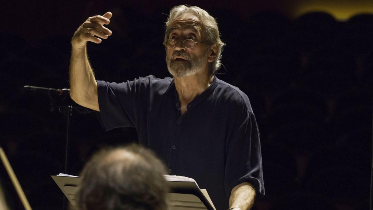 L’igualadí Jordi Savall en la seva tasca de direcció musical | TONI PEÑARROYA/PROMOCIONAL