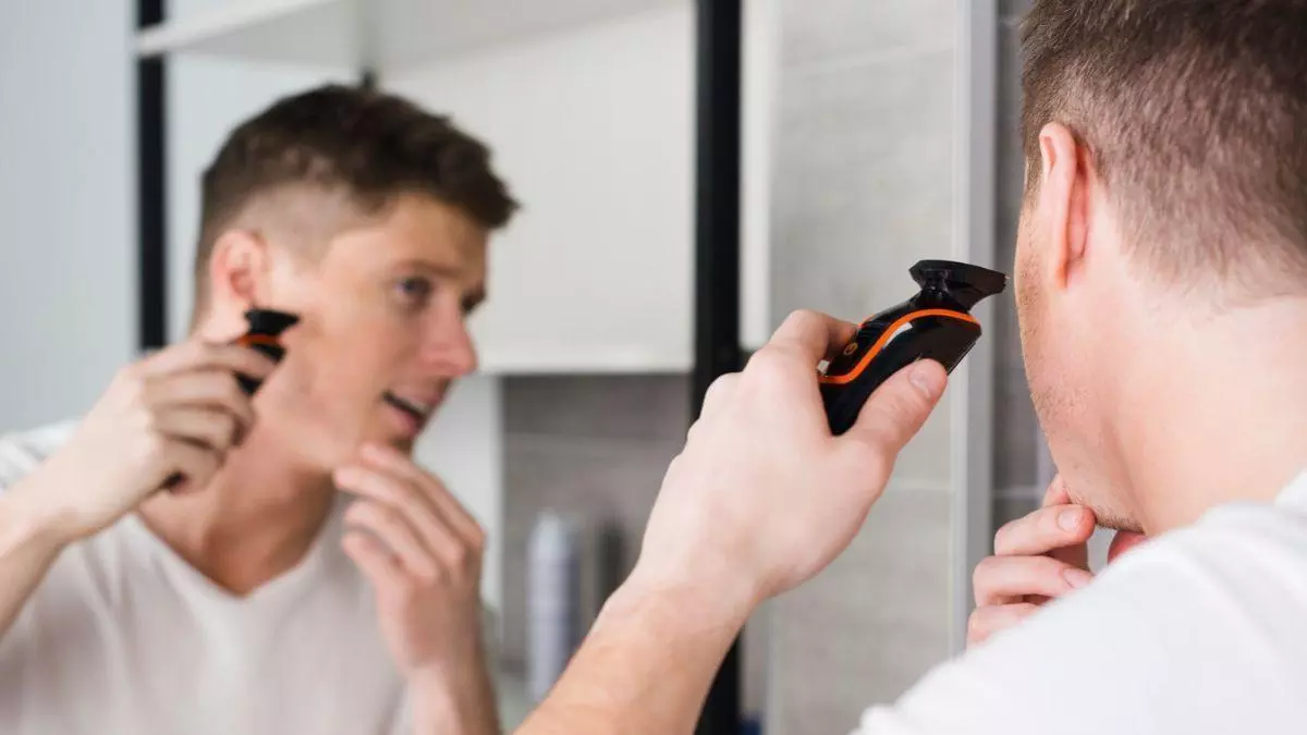 Solo por unas horas: el recortador de Philips para nariz, orejas y cejas que elimina el vello sin tirones a su precio mínimo