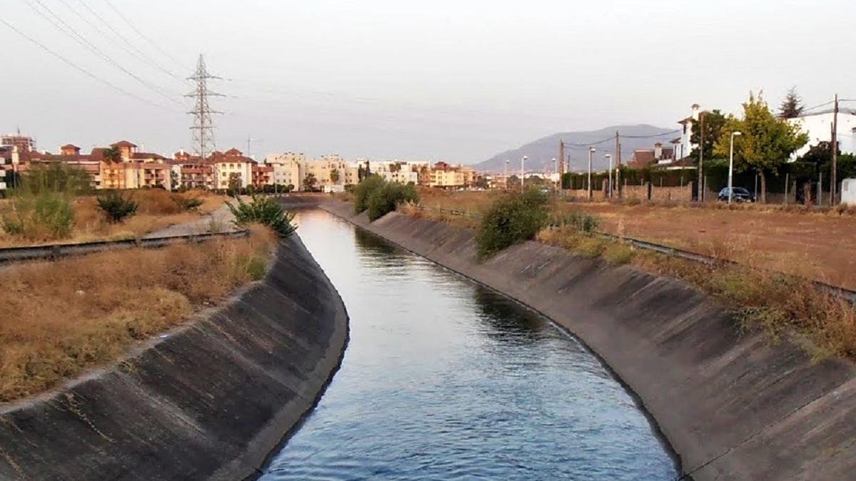 Imagen del canal del Guadalmellato a su paso por Córdoba.