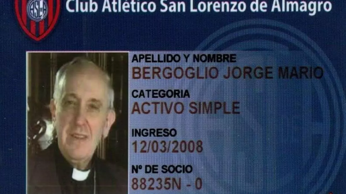 Jorge Bergoglio, el cura al que el técnico Alfio Basile expulsó del vestuario de San Lorenzo