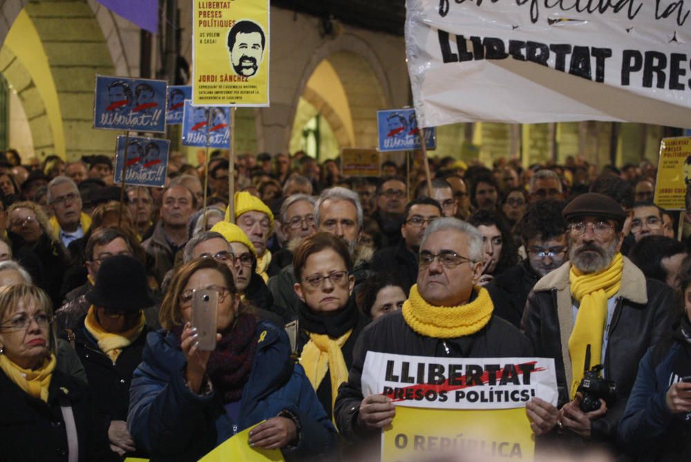 Concentració a la Plaça del Vi.