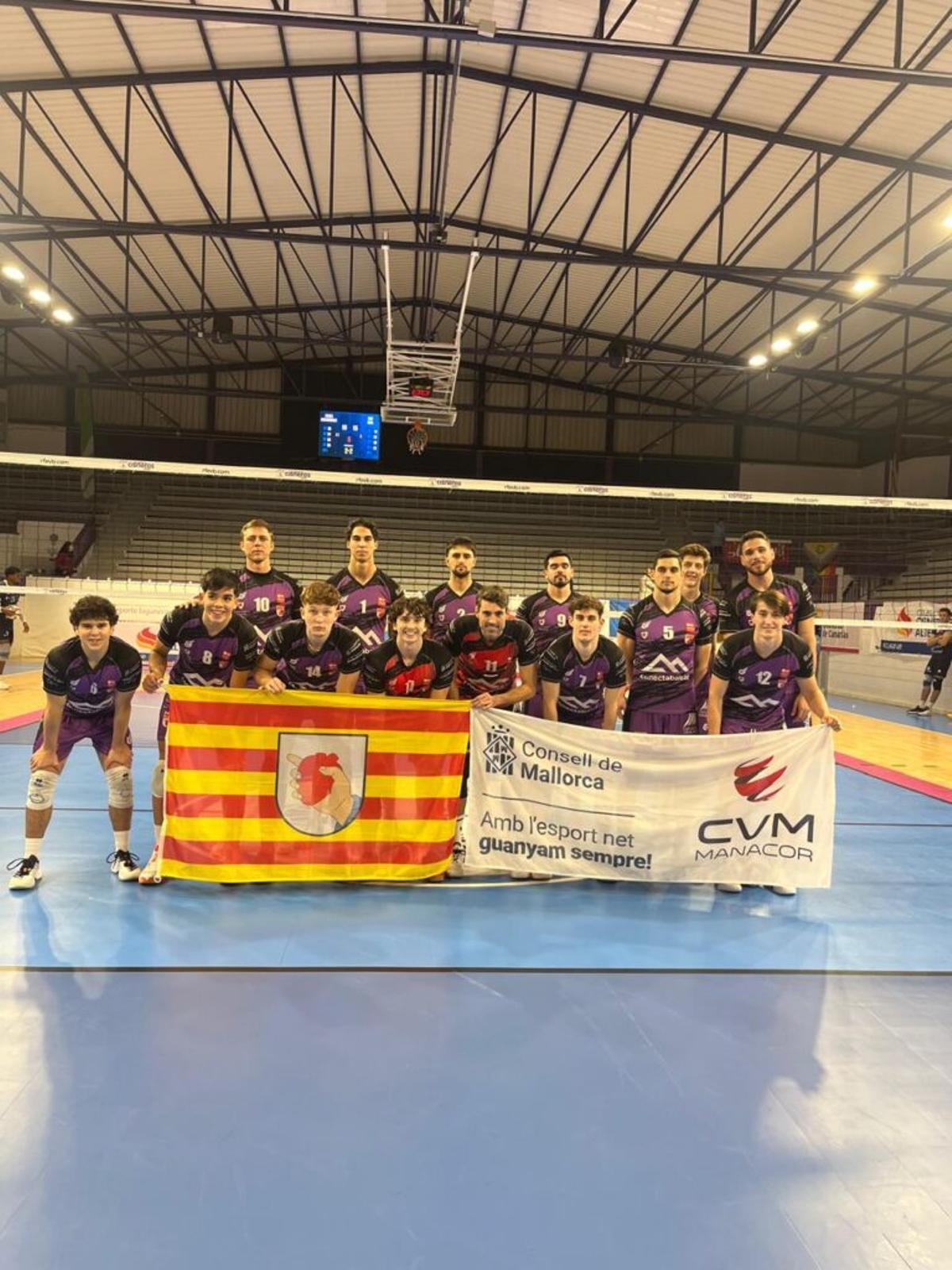 Los jugadores del ConectaBalear Manacor, antes del partido