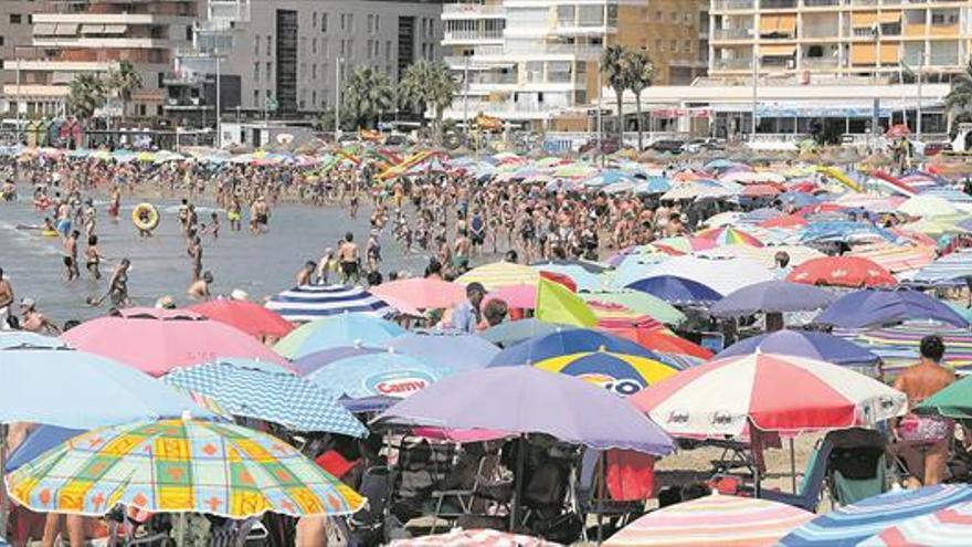 El turismo bate las previsiones y espera cerrar un buen verano