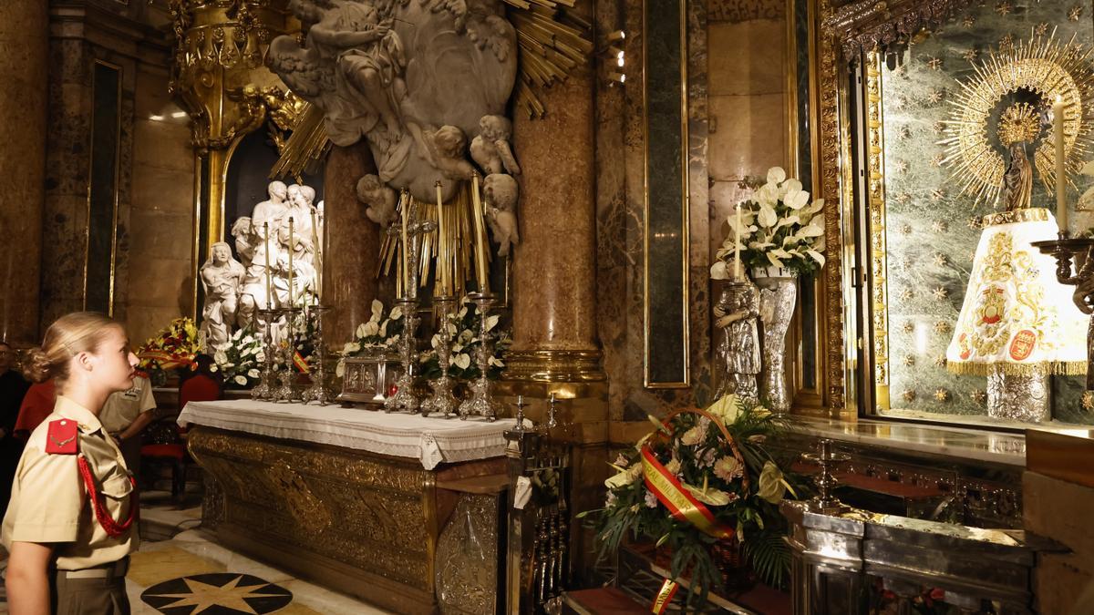 La princesa Leonor en la ofrenda a la Virgen de El Pilar