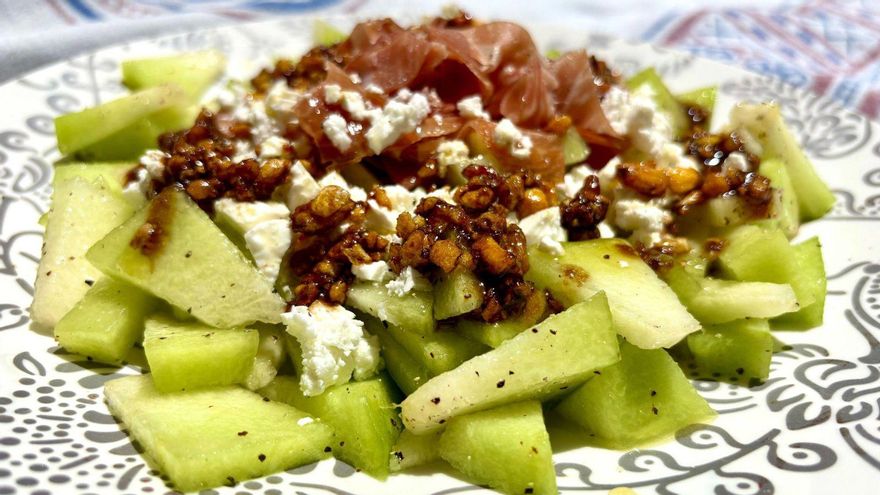 Melón con jamón y vinagreta de quicos.