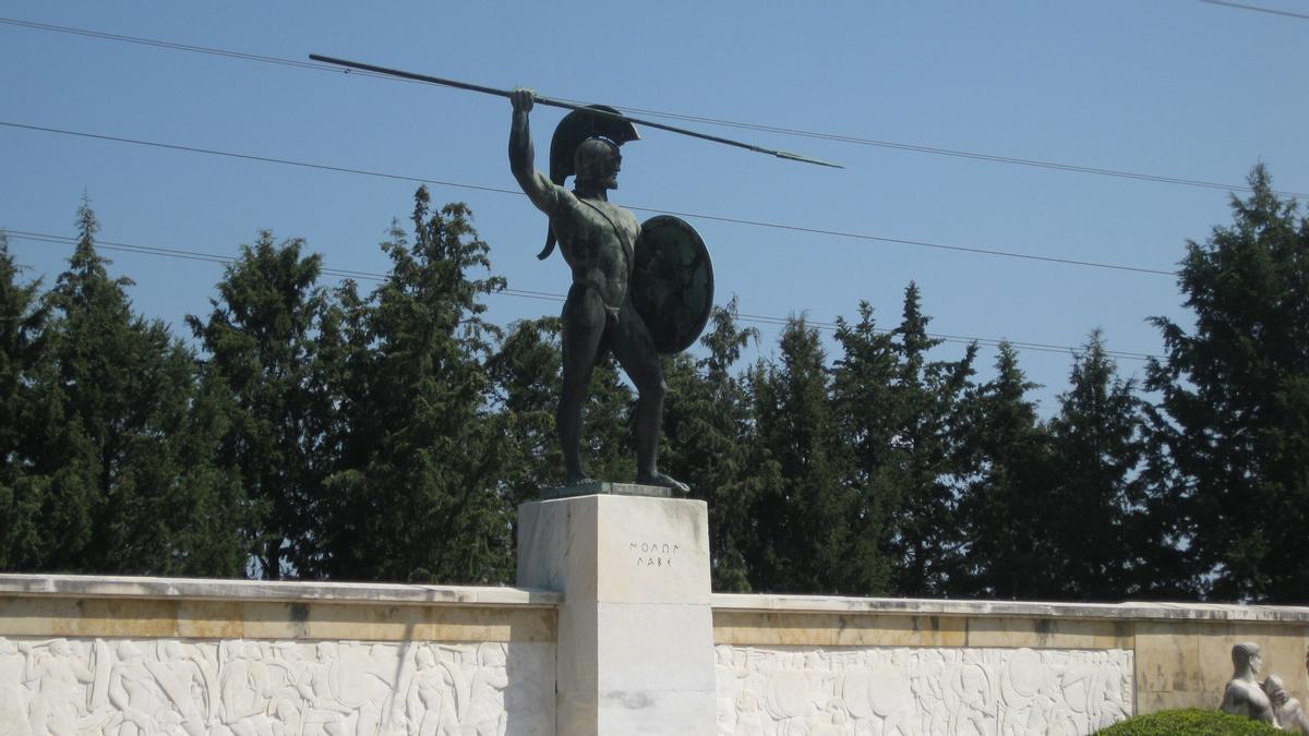 Monumento en memoria de Léonidas obra de Vasos Falieras.