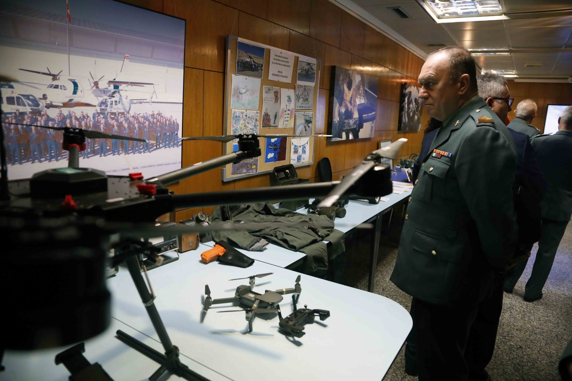 Exposición itinerante de la Guardia Civil por el 50 aniversario del Servicio Aéreo