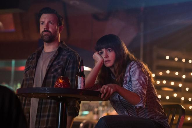 Fotograma de la película 'Colossal' con Anne Hathaway