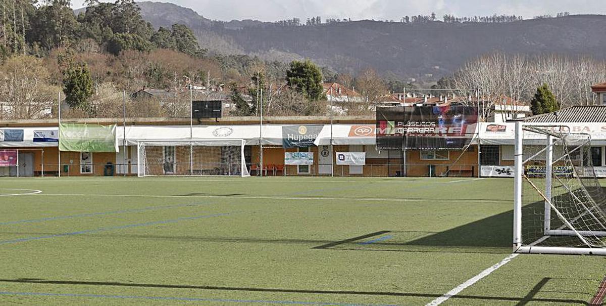 El césped del campo de As Cercas será sustituido. | // ALBA VILLAR