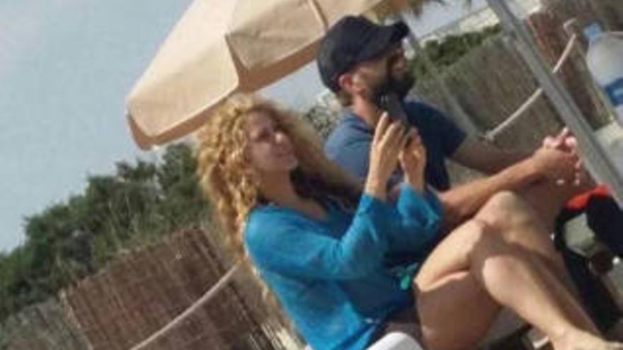 Shakira y Piqué, durante sus vacaciones en Ibiza.