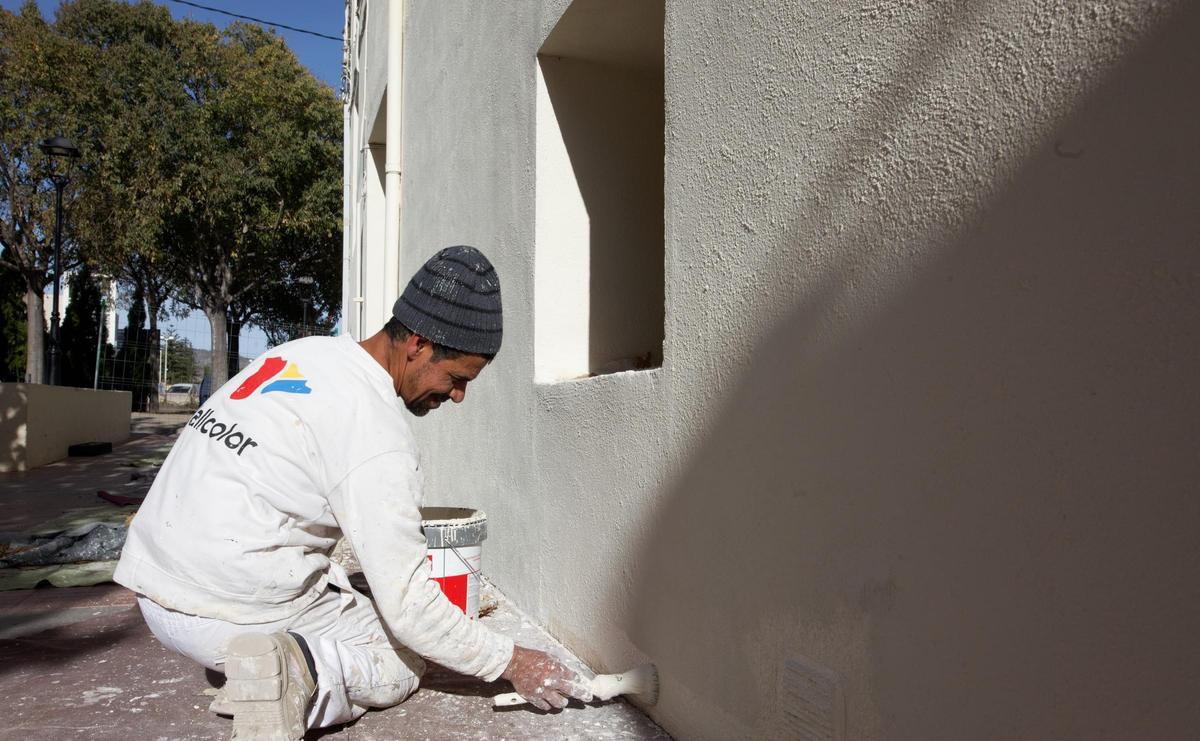 Trabajos de pintura en la fachada.