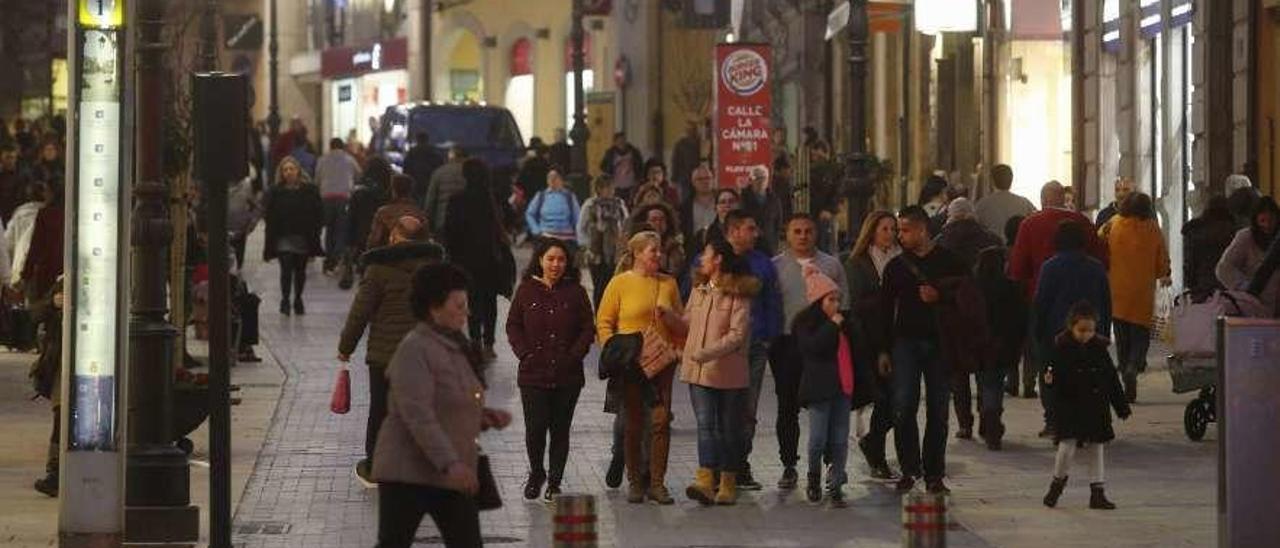 Zona comercial de la avilesina calle de la Cámara.