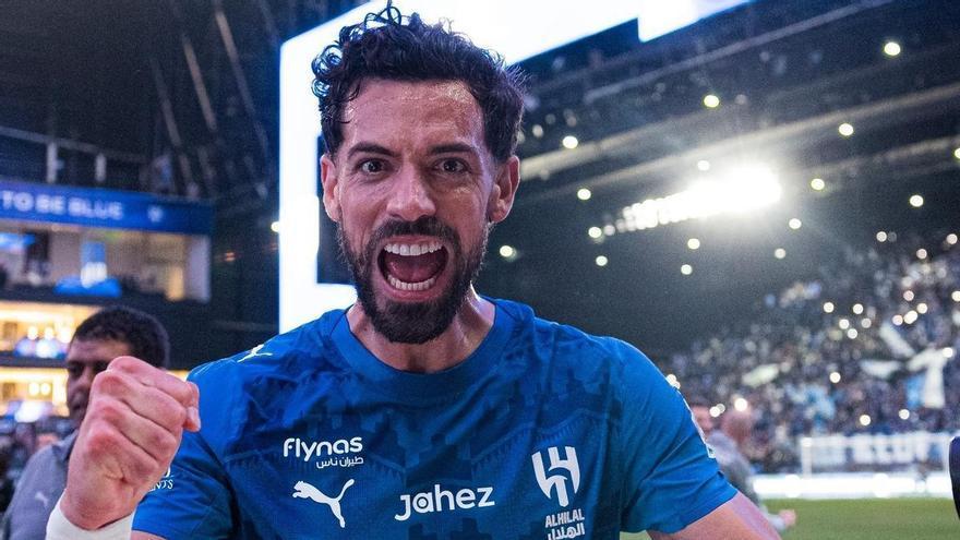 El futbolista de la Ribera que ya comparte vestuario con Yassine Bounou, Rúben Neves o Darwin Núñez en la liga árabe