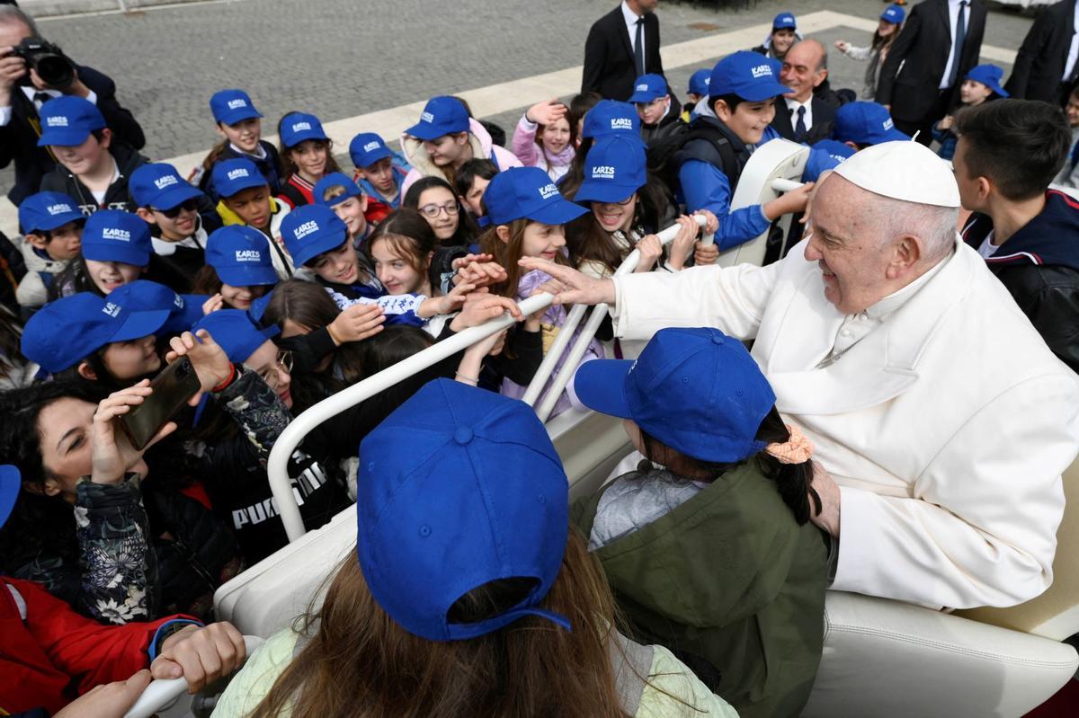 El papa Francisco, hospitalizado por una infección respiratoria. El Pontífice necesitará algunos días para recuperarse.