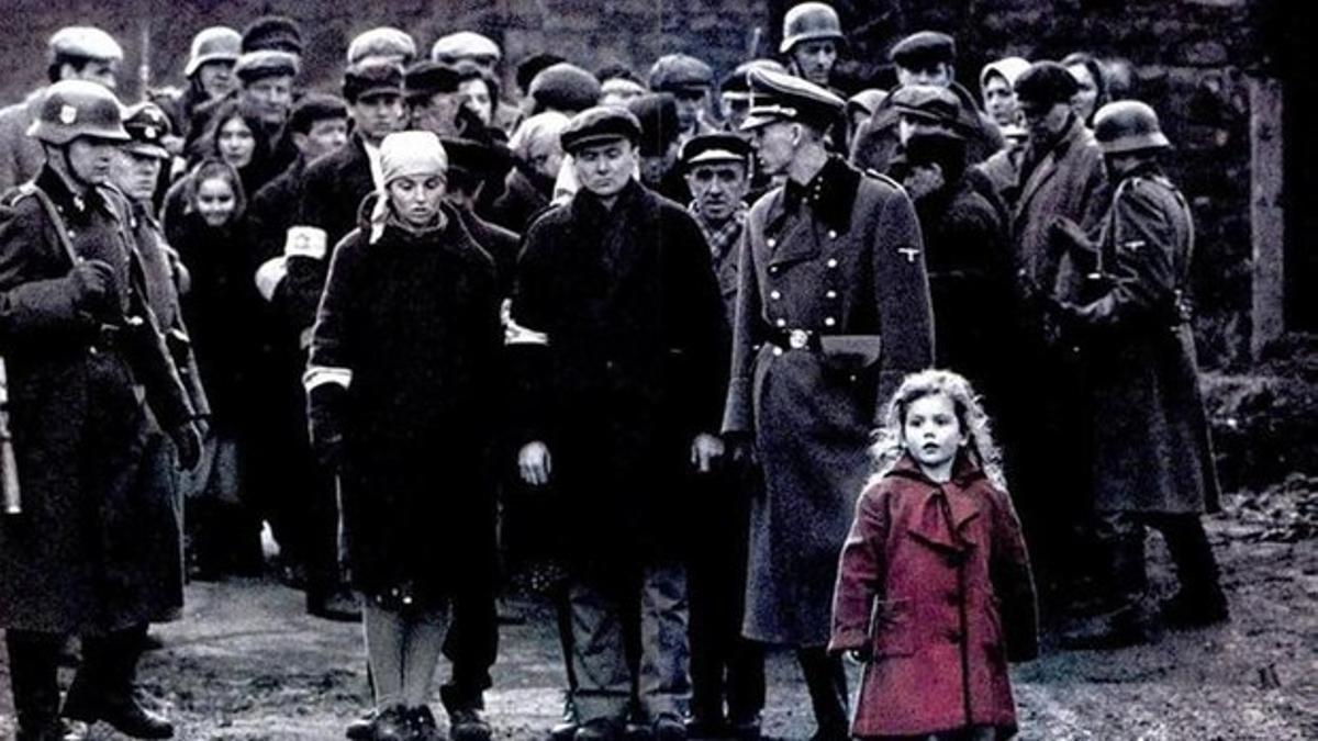 La icónica escena de la niña del abrigo rojo en 'La lista de Schindler'