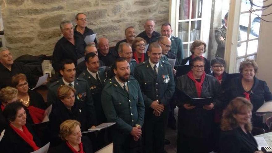 Celebración de la Guardia Civil de Cambados en Fefiñáns. // FDV