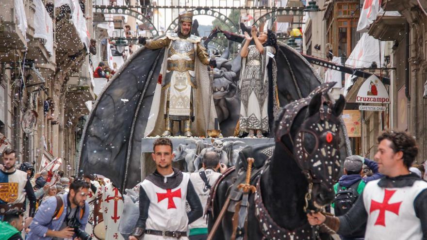 Los Moros i Cristians de Alcoi toman la calle tras dos años de pandemia