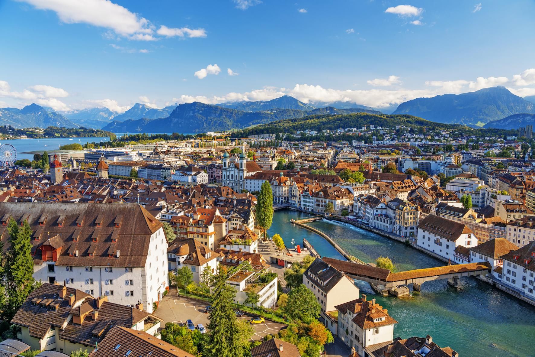 Lucerna, ciudad más bonita de Suiza, tiene montañas, un lago y un casco antiguo medieval