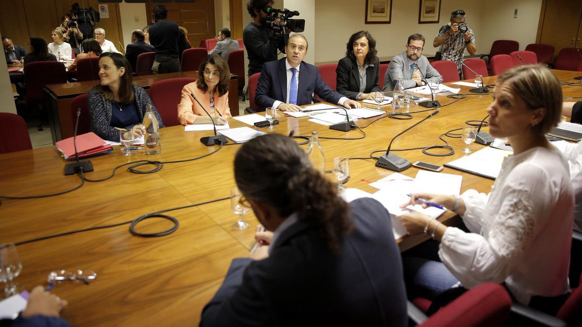 Reunión de la comisión de seguimiento de la negociación colectiva, este lunes.