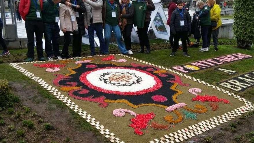 Alfombra creada el viernes en Braga por ponteareanos. // D.P.