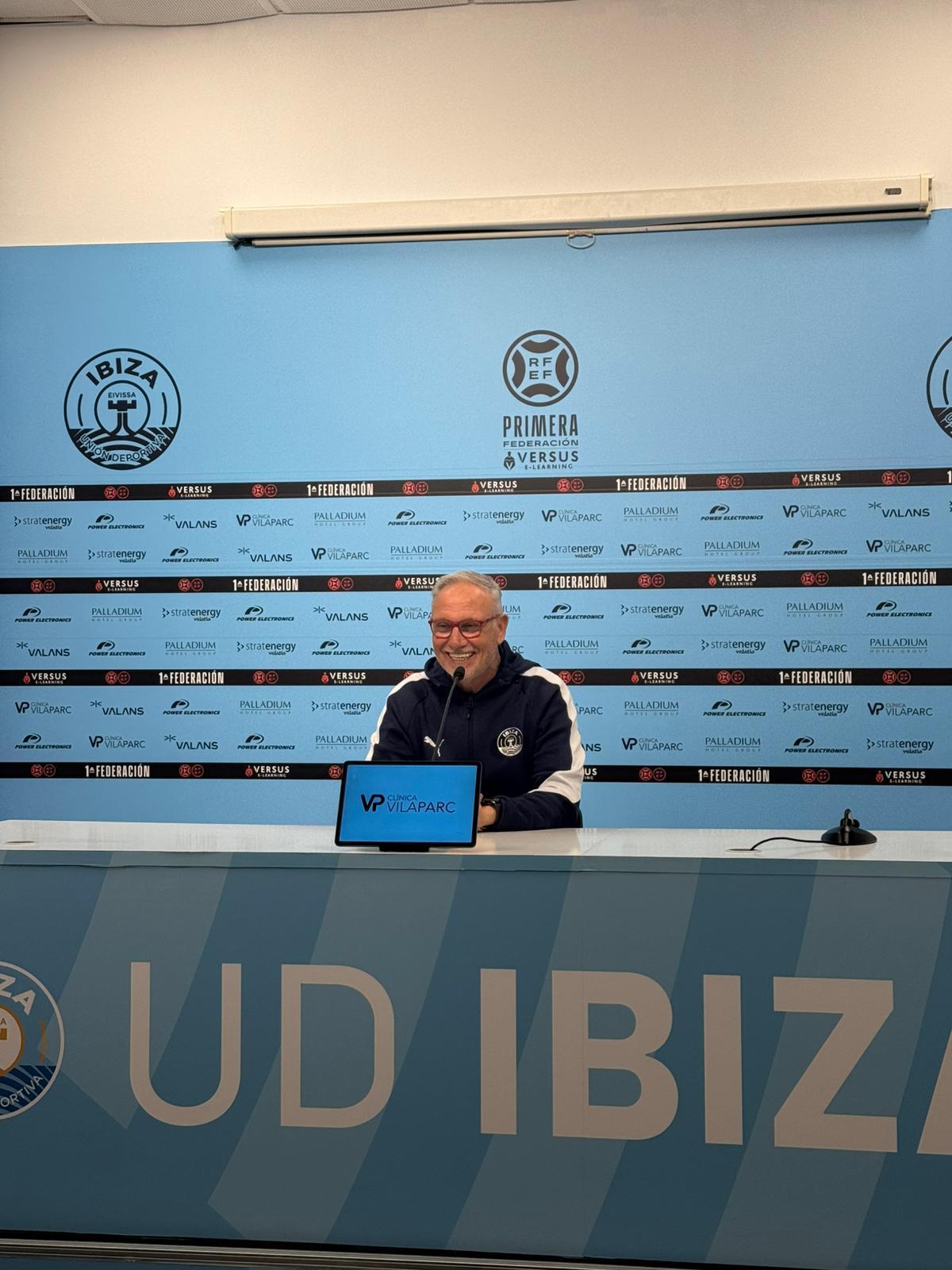 Imagen de Miguel Álvarez en la rueda de prensa posterior al partido ante el Murcia