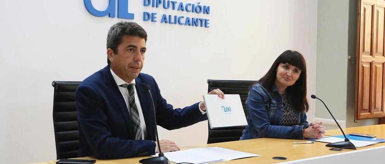 El presidente de la Diputación, Carlos Mazón, junto a la vicepresidenta, Julia Parra, durante la presentación del programa de actividades.